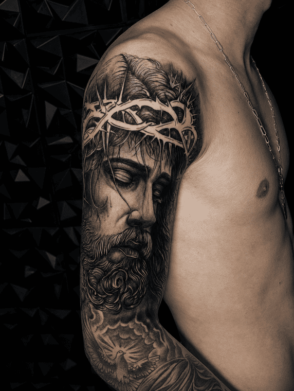 Braço fechado no estilo realismo contendo a imagem de Jesus Cristo de olhos fechados.
